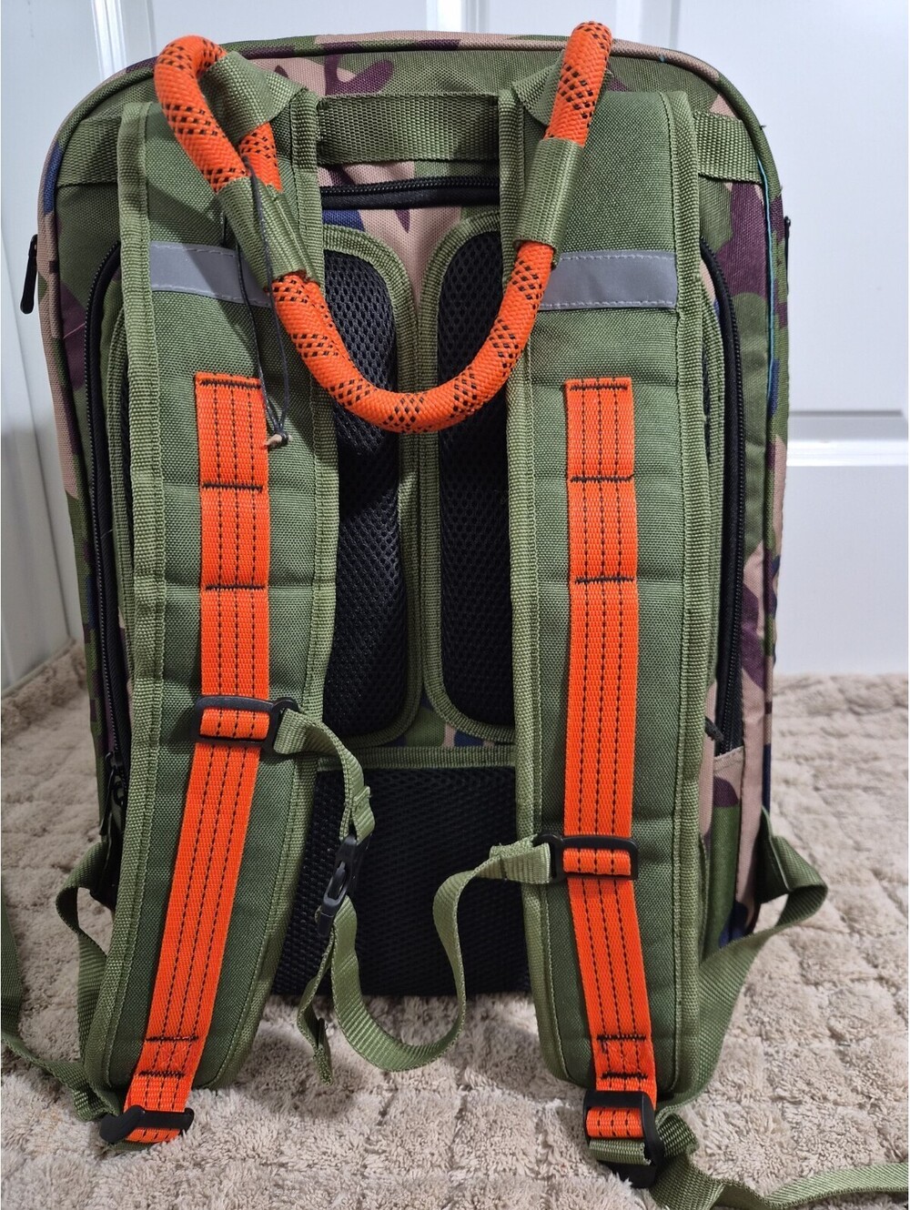 Roverlund Ready-for-Adventure Pet Backpack Black Yellow Up to 25 lb Airline - Picture 3 of 9